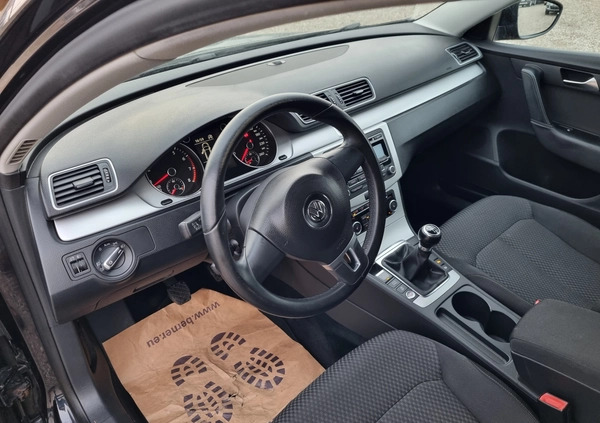 Volkswagen Passat cena 29900 przebieg: 154200, rok produkcji 2011 z Iłowa małe 254